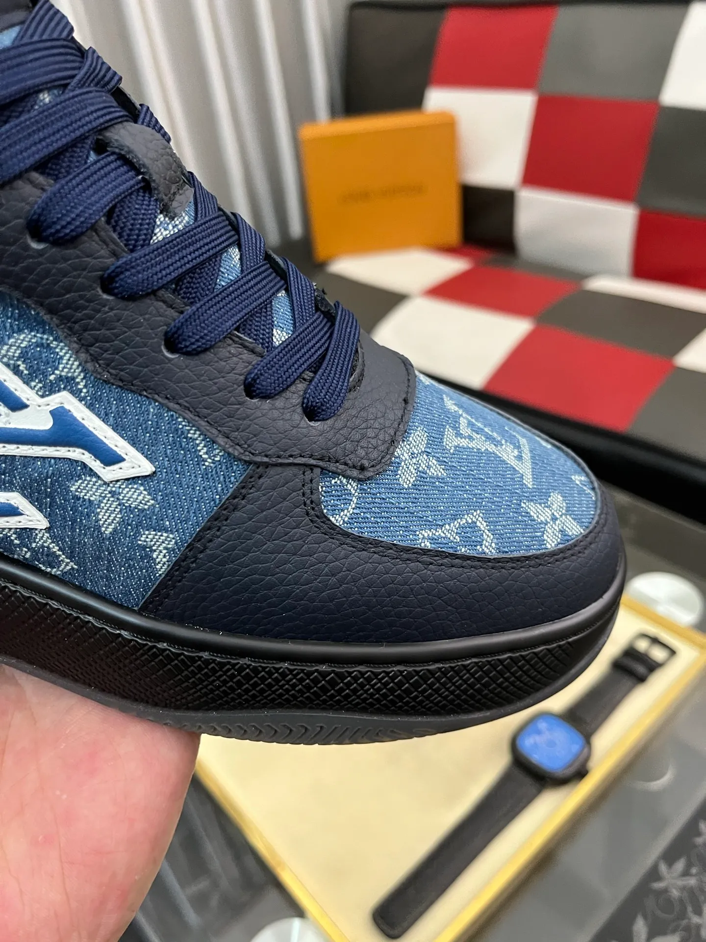 Ex-factory price: 438⌚️⌚️[LOUIS VUITTON] Same style as Louis Vuitton* official website 🚹Men's high-top casual shoes❤️Same style as popular celebrities and big names ~ Best-selling at home and abroad Lv focuses on the checkerboard series...Imported first-layer cowhide with special fabric ➕Full cotton, code number: 38-443️⃣Colors available